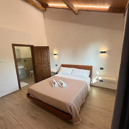 La Casa Del Tiglio בית הארחה